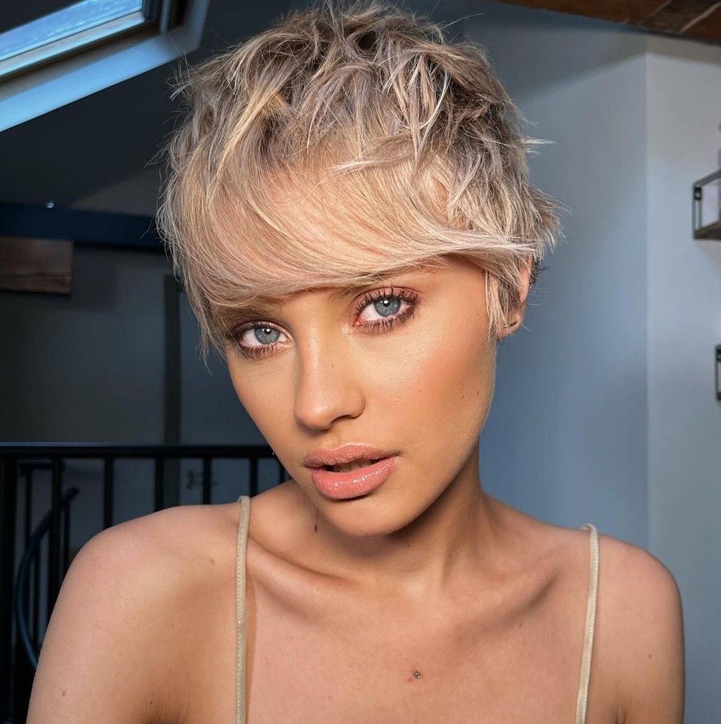 Short Messy Ash Blonde Cut for Thin Hair